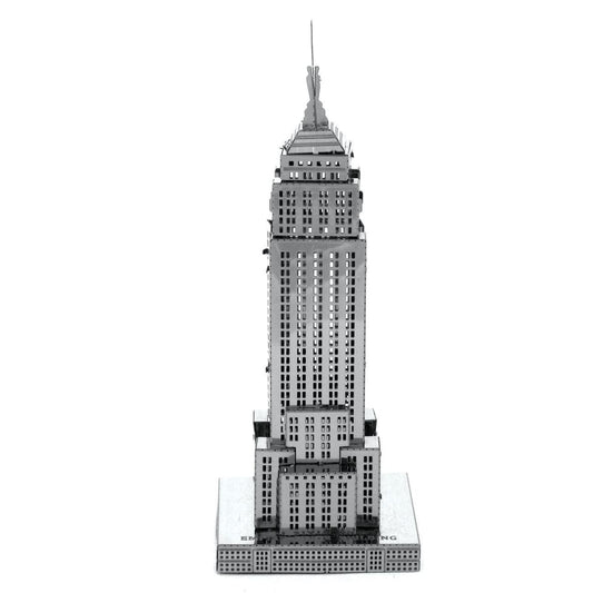 Maquette 3D métal Empire State Building vue de face, détail du sommet et de la structure art déco fidèle au bâtiment original