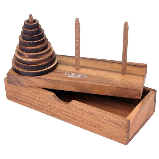 Tower of Hanoi en bois avec disques empilés sur les trois piquets