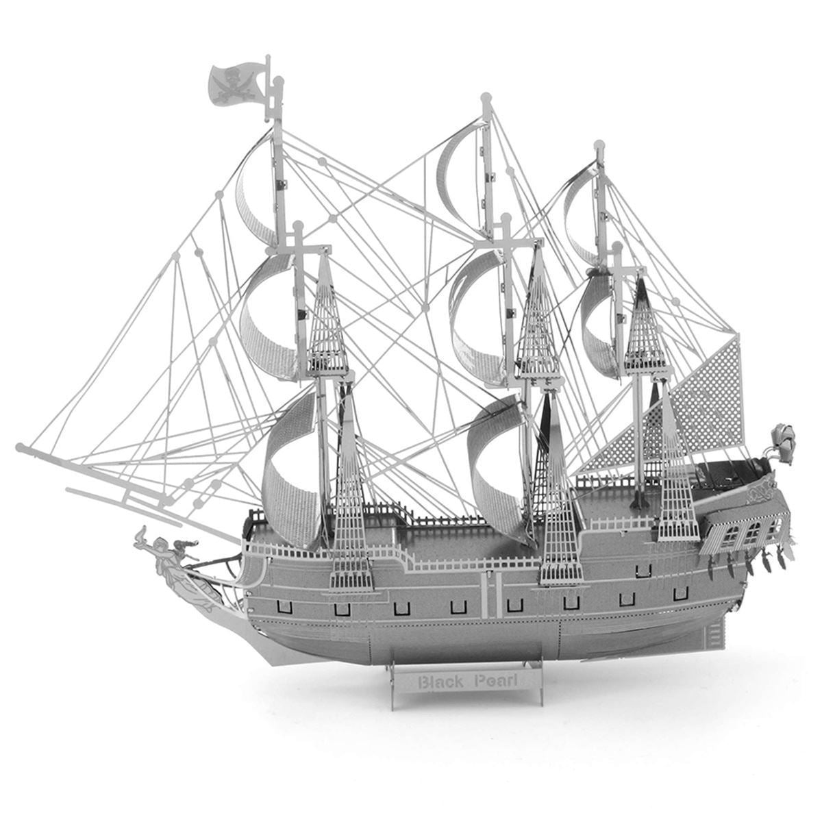 Maquette 3D métal Black Pearl Metal Earth Premium, vue latérale, silhouette complète du navire pirate avec voiles découpées au laser.
