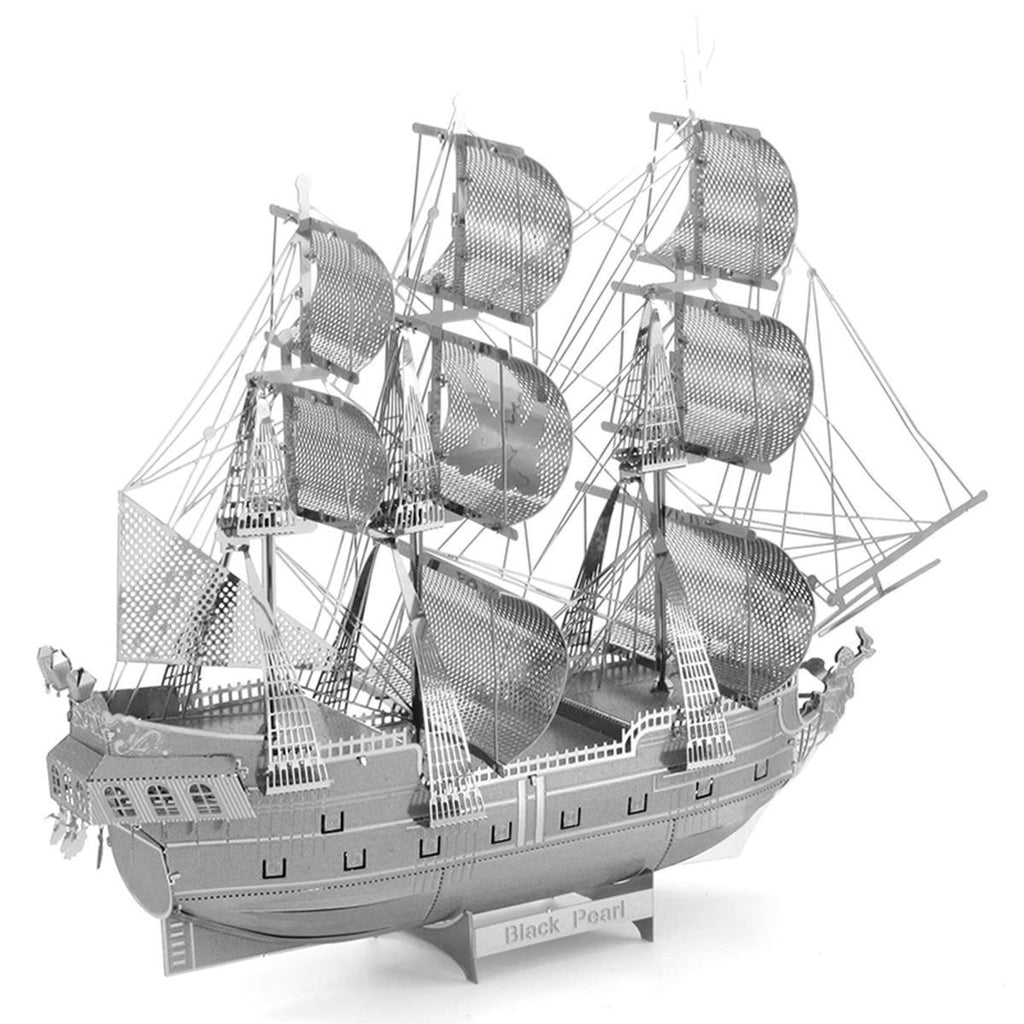 Modèle réduit Black Pearl Metal Earth Premium Series, vue diagonale gauche, voiles métalliques multiples et coque richement détaillée