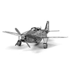 Maquette 3D métal P-51 Mustang Metal Earth vue de face, avion miniature détaillé avec hélice et ailes découpées au laser