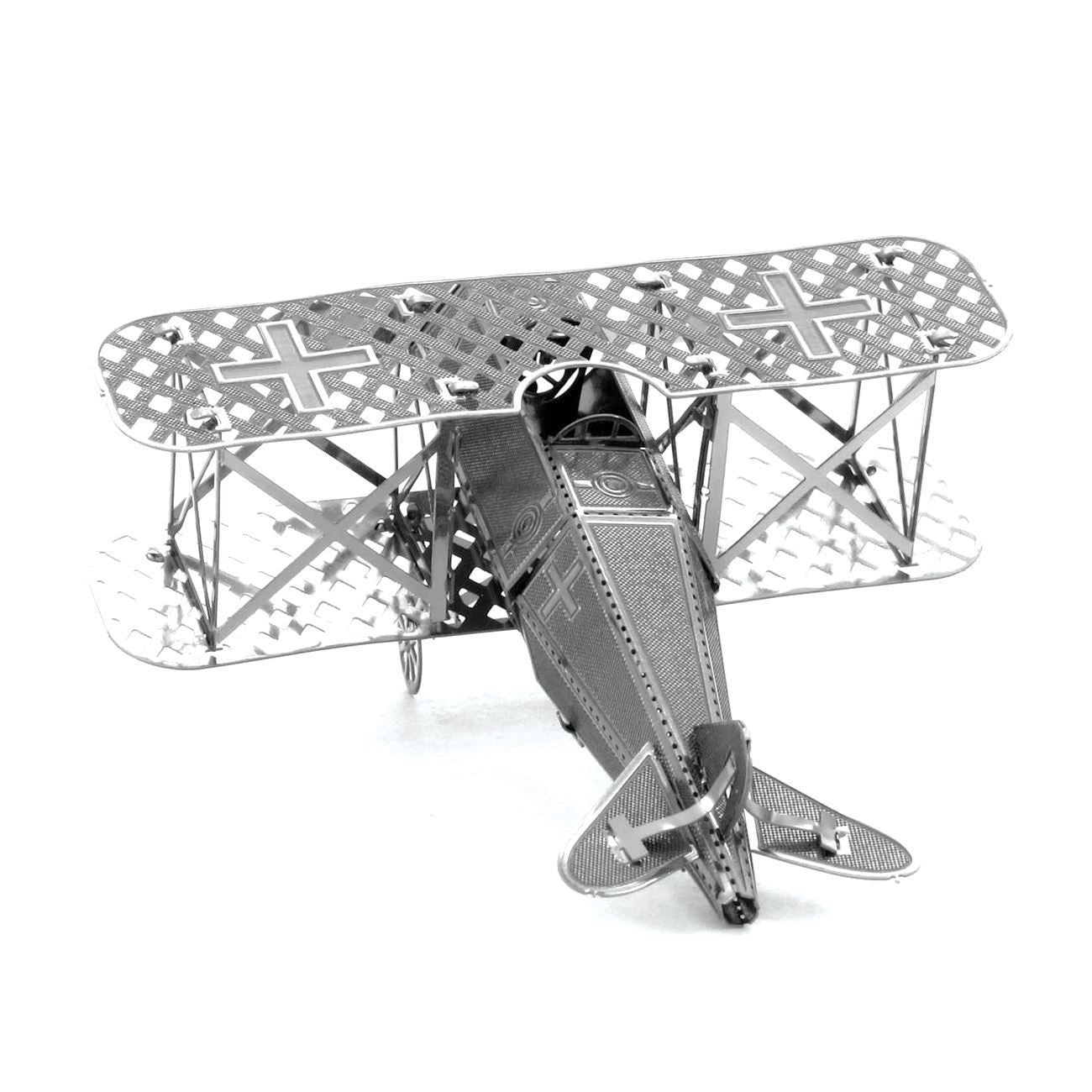 Maquette 3D métal Fokker D.VII Metal Earth vue arrière en angle, biplan détaillé avec structure ajourée et marquages gravés