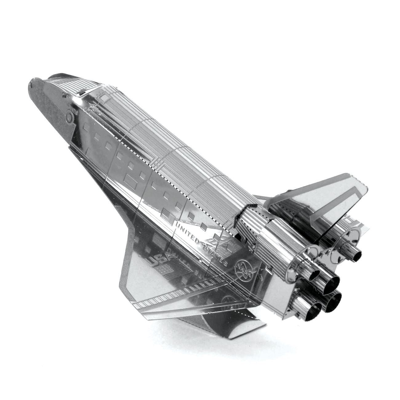 Modèle réduit en métal Space Shuttle Metal Earth, vue diagonale droite, marquages NASA et fuselage gravé haute précision