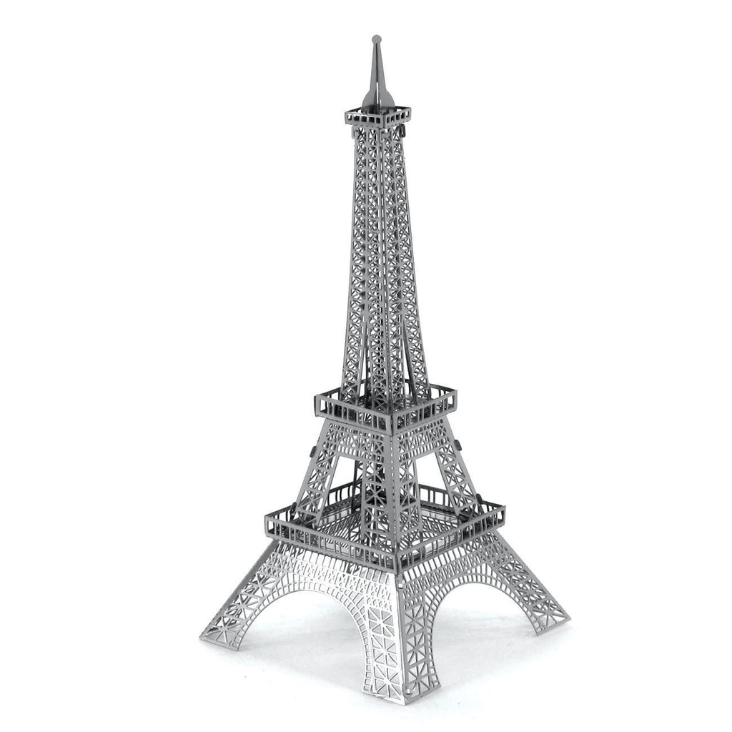 Maquette Tour Eiffel Metal Earth en métal, vue diagonale droite, détails des arches, plateformes et treillis métalliques