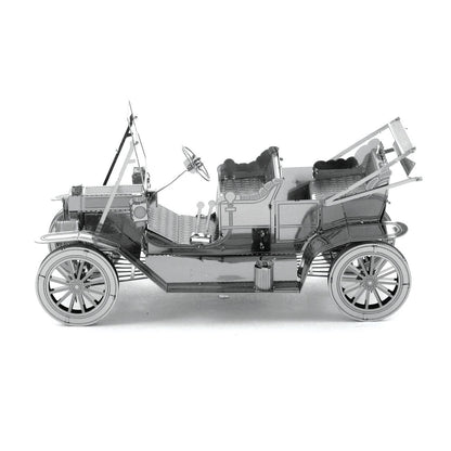 Maquette Metal Earth de la Ford Model T 1908, vue latérale, montrant la carrosserie rétro, l’habitacle ouvert et les détails mécaniques