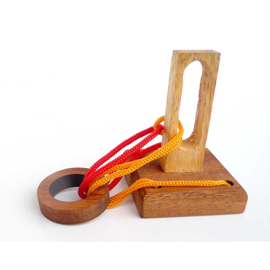 Casse-tête en bois Colonne avec cordes
