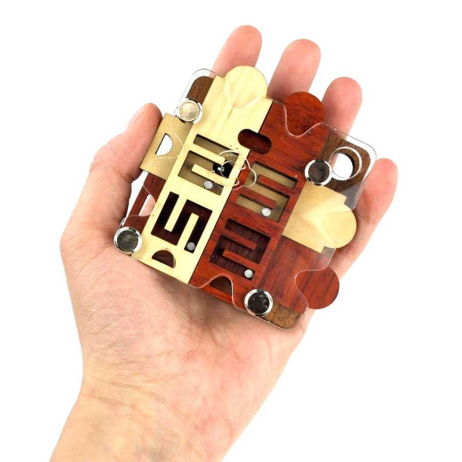 Labyrinthe N5 en bois et plexiglas – création Jean-Claude Constantin