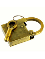 Détail fer et bronze – cadenas-puzzle artisanal Itanagar