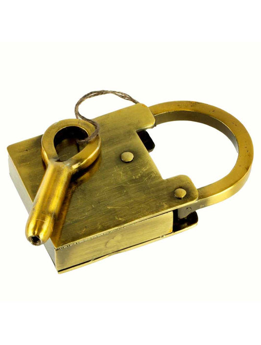 Détail fer et bronze – cadenas-puzzle artisanal Itanagar