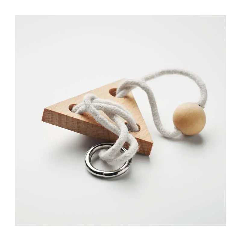 Casse-tête en bois NERVE en cours de résolution – puzzle logique anti-stress