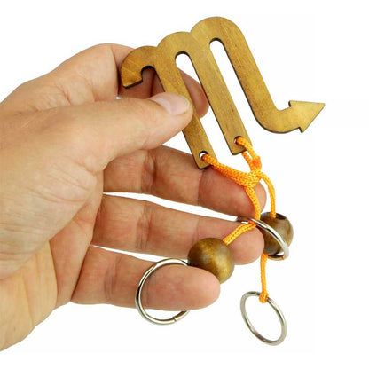 Puzzle Zodiaque Scorpion en bois démonté montrant les cordes
