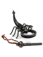 détail du mécanisme secret du scorpion lock, puzzle mécanique en métal