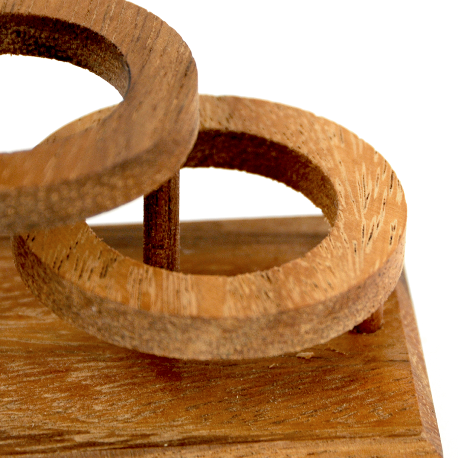 Vue rapprochée du casse-tête Libère la souris en bois
