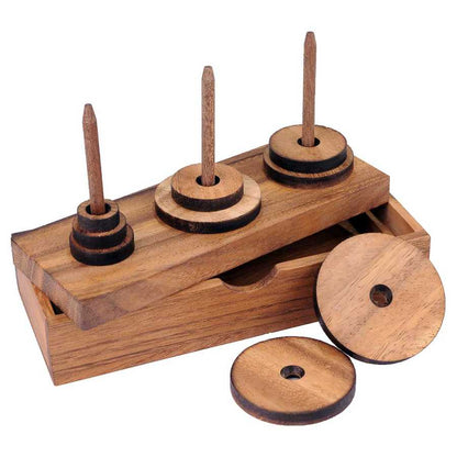 Puzzle Tower of Hanoi en bois montrant les disques de tailles différentes
